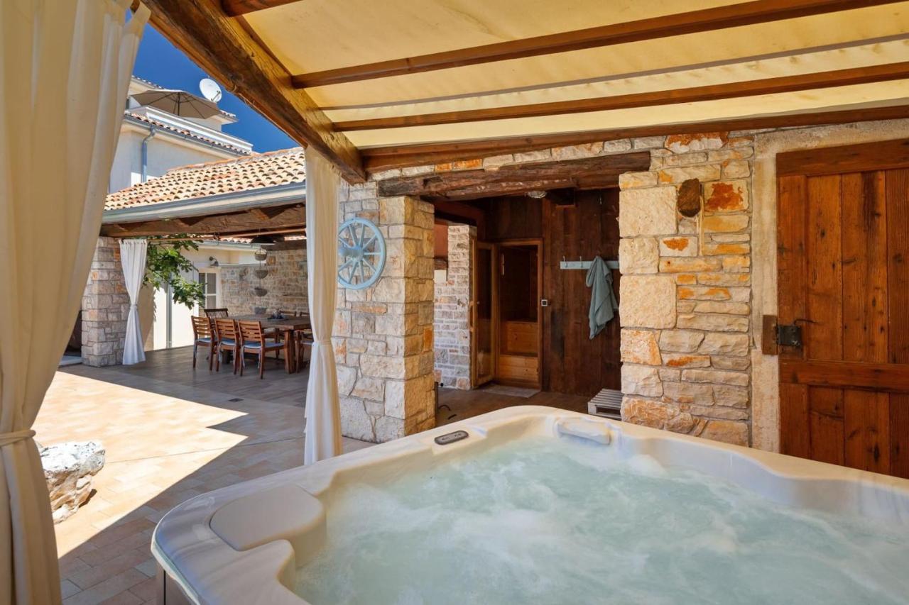 Family Villa Elizabeta With Pool In Umag Cepljani Eksteriør billede